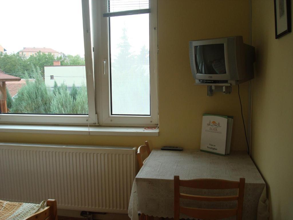 Vincze Vendeghaz Apartment Eger Room photo